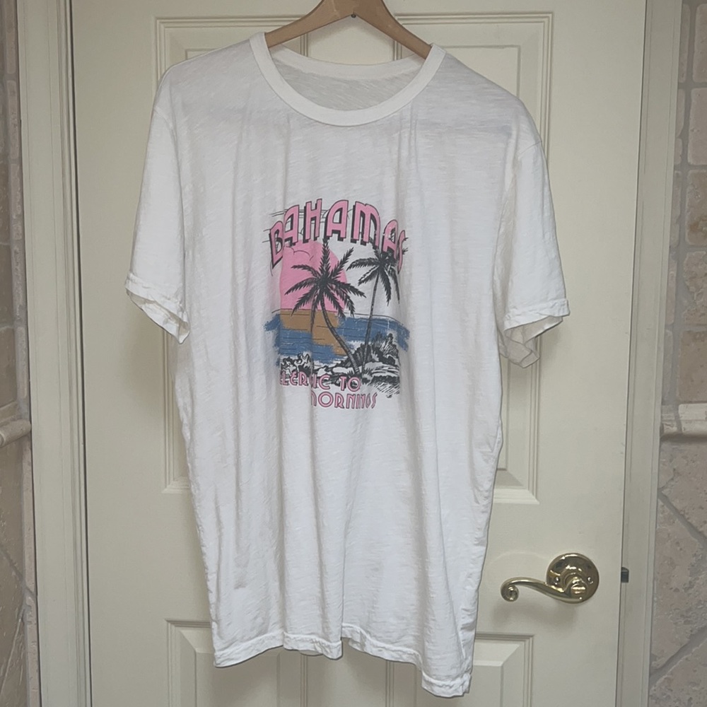 Vici Graphic Tee - Picture 2 of 6